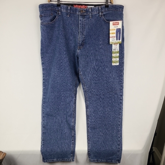 Wrangler Regular Fit Straight Leg Men's Jeans 44X30 Five Star Premium Denim NWT - Picture 1 of 5
